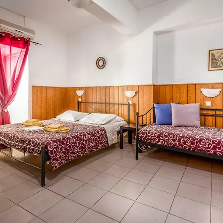 Old Town Piazza Hotell